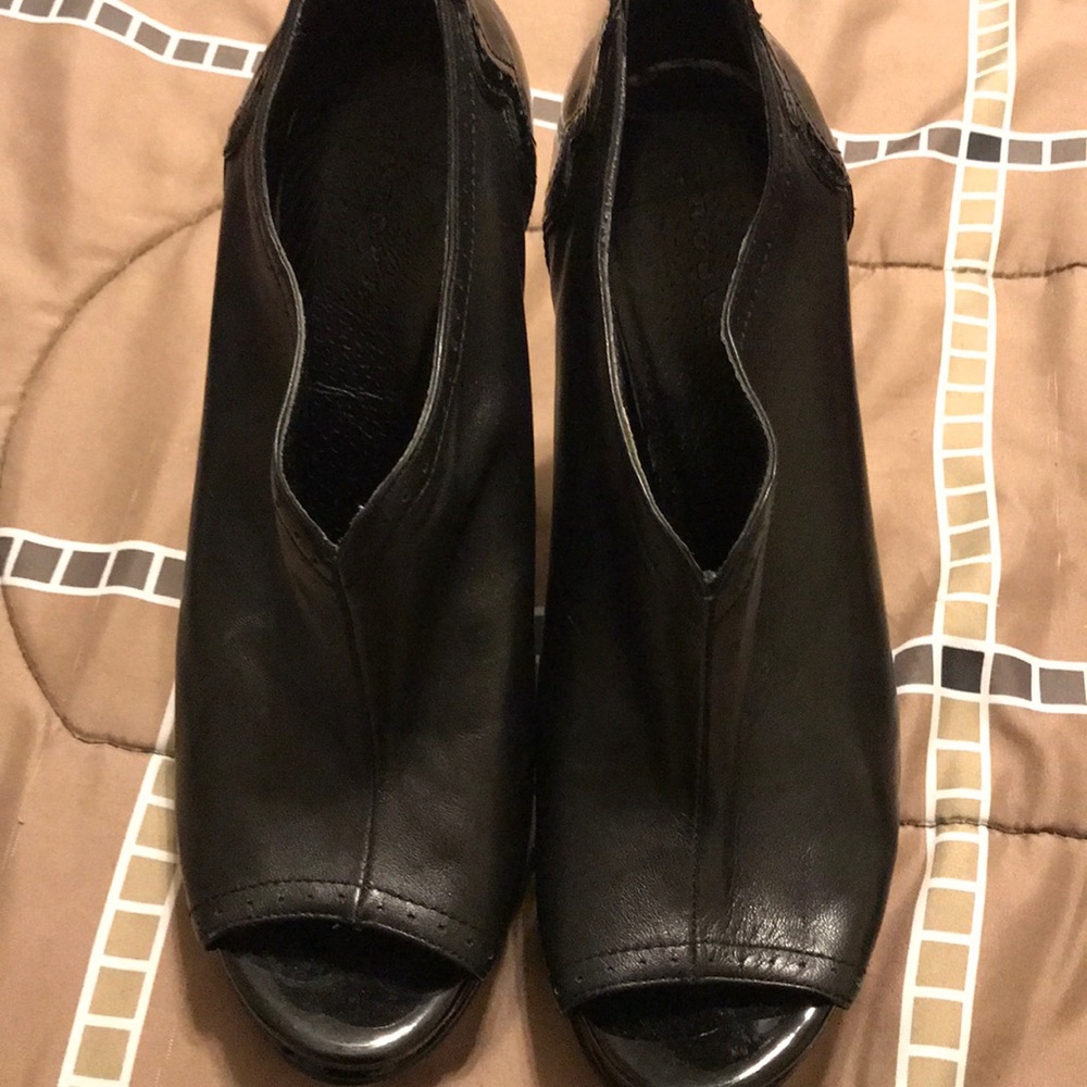 Women Black heels